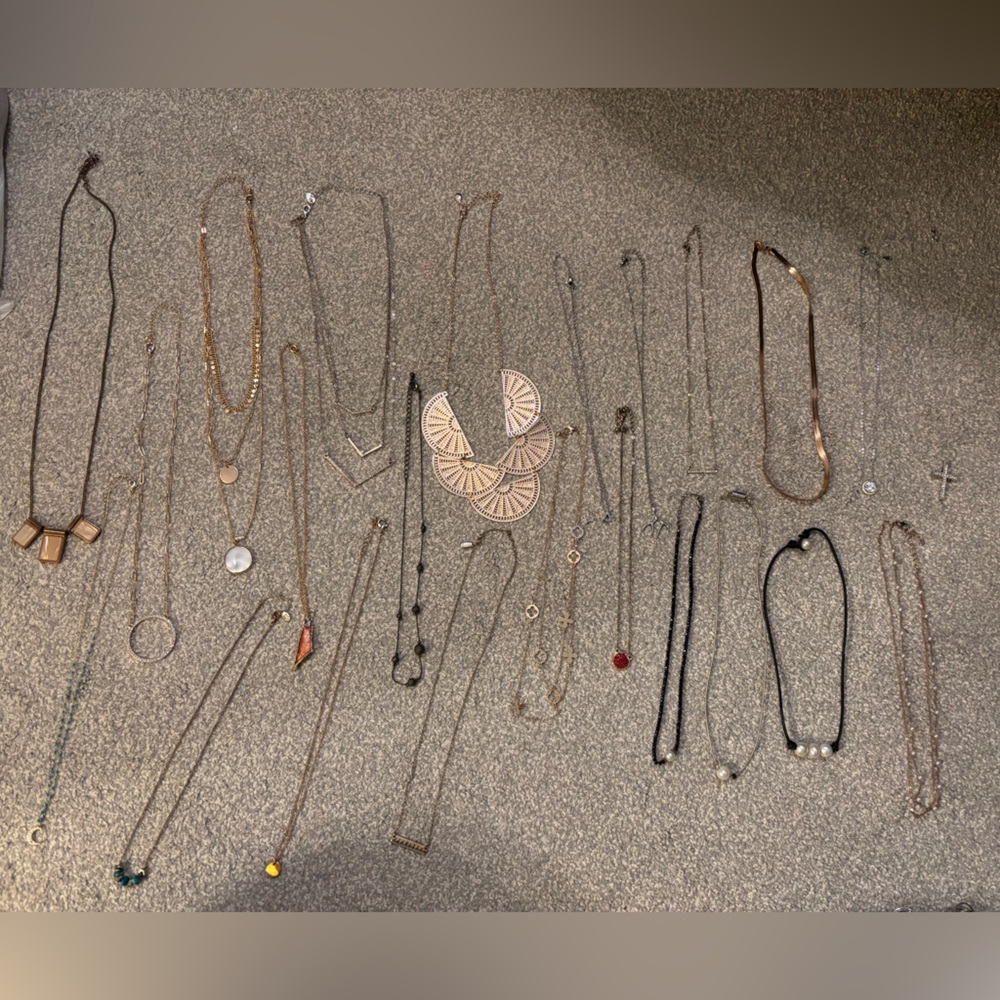Assorted necklaces bundle